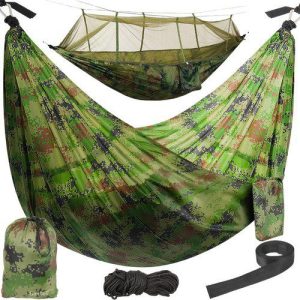 Camouflage hängmatta med integrerat myggnät – perfekt för camping & äventyr